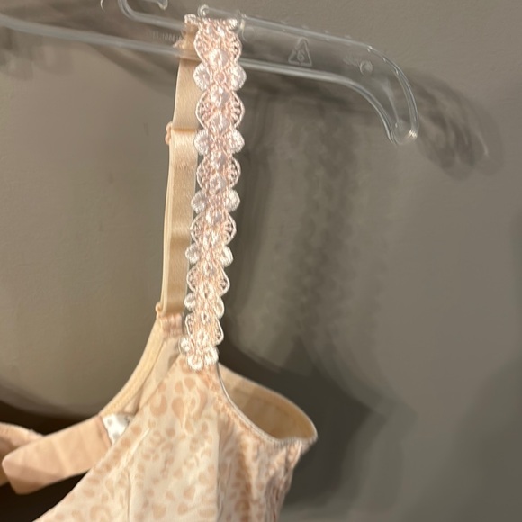 Cream Lace Full-Coverage Bra with Decorative Straps - Picture 4 of 12
